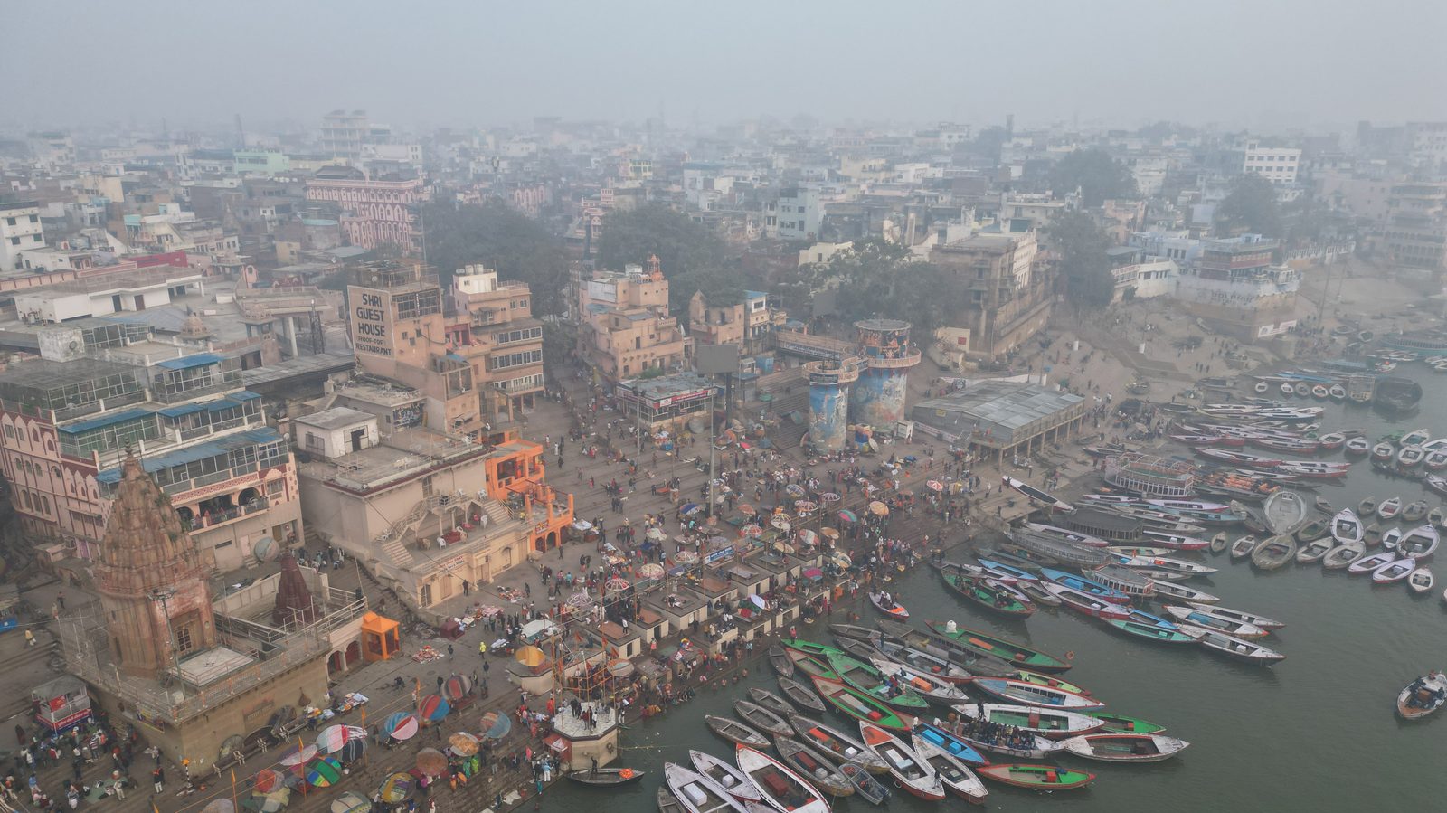 Stays near Dashashwamedh, Varanasi